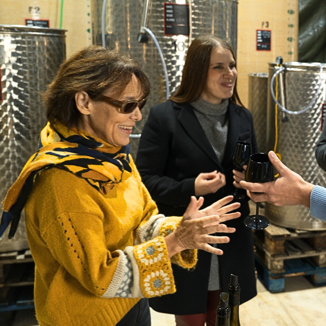 Photo d'un atelier de tasting à l'aveugle, animé par le collectif Les WineMesCoeurs.